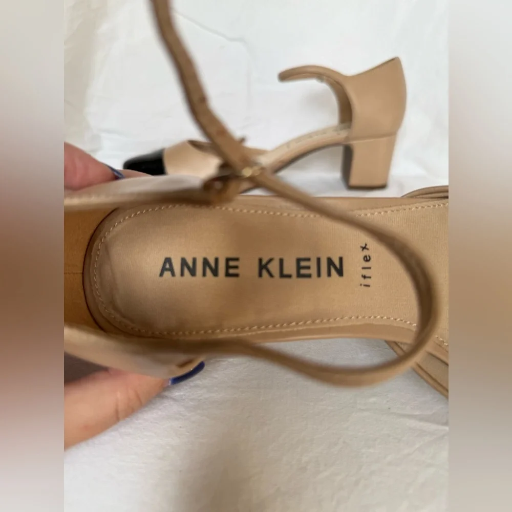 Anne Klein Beige and Black Pearle Block Heel Dress Pumps Size 9 M - Picture 5 of 10